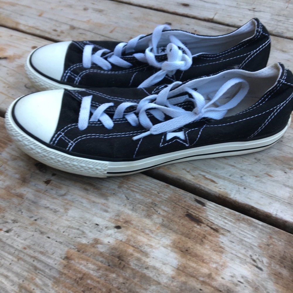 Unisex size 7.5 canvas converse one star.